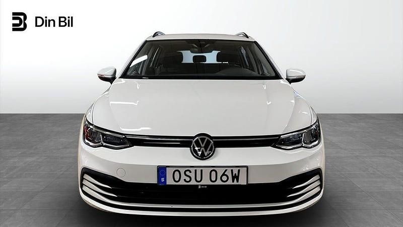 Begagnad VW Golf VIII 131 HK (96 kW) 2022 Vit Kombi