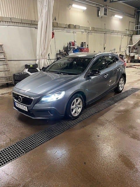 Begagnad 2018 Volvo V40 CC Kombi | 104 000 kr (Superpris) - Bild 1/4