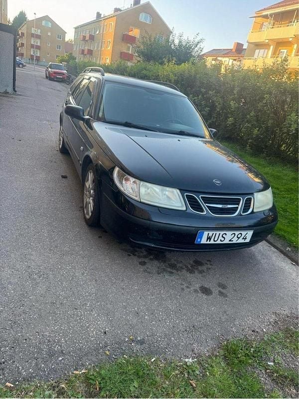 Svart Begagnad 2005 Saab 9-5 Linear Kombi | 11 500 kr (Marknadspris) - Bild 1/3