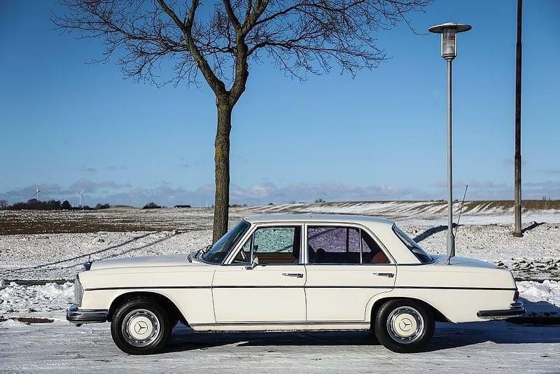 Begagnad Mercedes 280 140 HK (102 kW) 1969 Vit Sedan