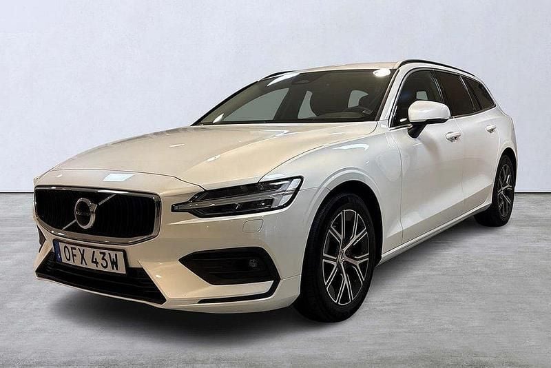 Vit Begagnad 2023 Volvo V60 Core Kombi | 349 900 kr (Marknadspris) - Bild 1/4
