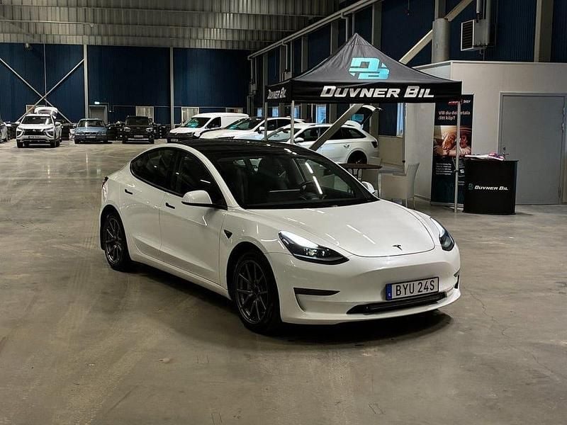 Vit Begagnad 2021 Tesla Model 3 Long Range AWD Sedan | 244 900 kr (Marknadspris) - Bild 1/4