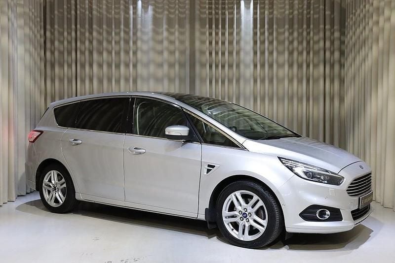 Grå Begagnad 2015 Ford S-MAX S Minibuss | 179 900 kr (Marknadspris) - Bild 1/4