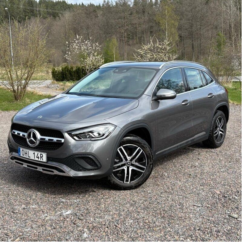 Grå Begagnad 2023 Mercedes GLA250 SUV | 375 000 kr (Superpris) - Bild 1/4