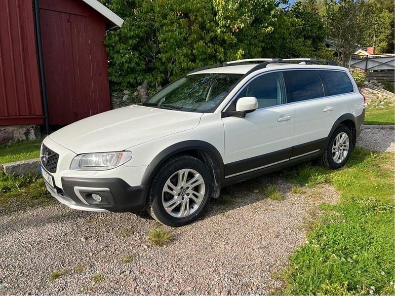 Vit Begagnad 2016 Volvo XC70 Momentum SUV | 157 000 kr (Bra pris) - Bild 1/4