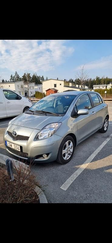 Begagnad 2011 Toyota Yaris Halvkombi | 55 000 kr (Marknadspris) - Bild 1/2