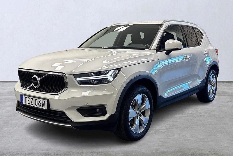 Vit Begagnad 2019 Volvo XC40 Momentum SUV | 259 900 kr (Marknadspris) - Bild 1/4