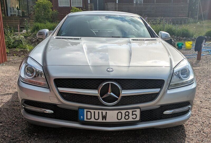 Silver Begagnad 2012 Mercedes SLK200 Cab | 189 000 kr (Marknadspris) - Bild 1/4