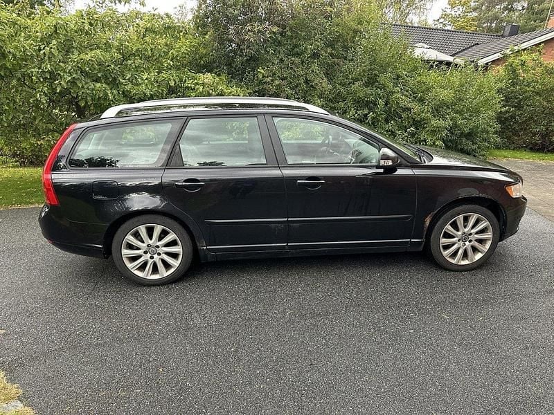Svart Begagnad 2011 Volvo V50 Summum Kombi | 25 000 kr (Bra pris) - Bild 1/4