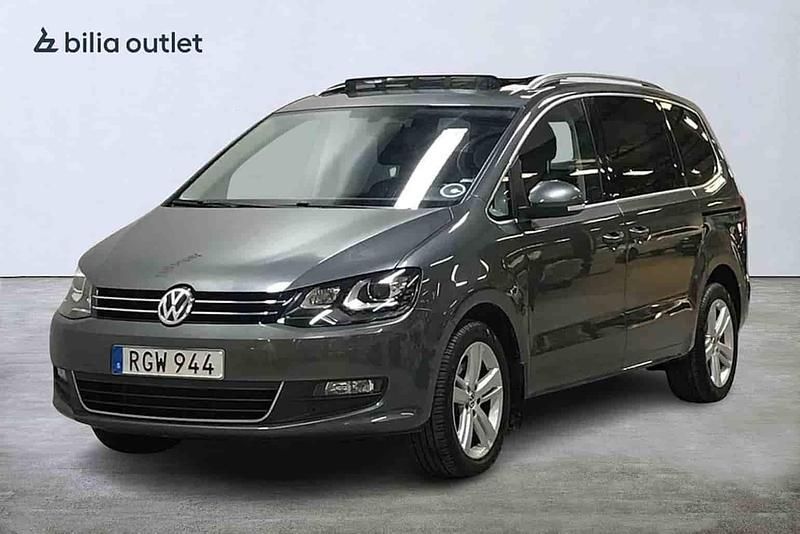 Grå Begagnad 2018 VW Sharan Minibuss | 284 900 kr (Marknadspris) - Bild 1/1