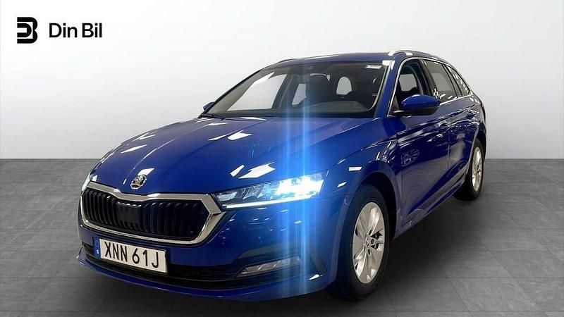 Blå Begagnad 2022 Skoda Octavia Ambition Kombi | 214 900 kr (Marknadspris) - Bild 1/4