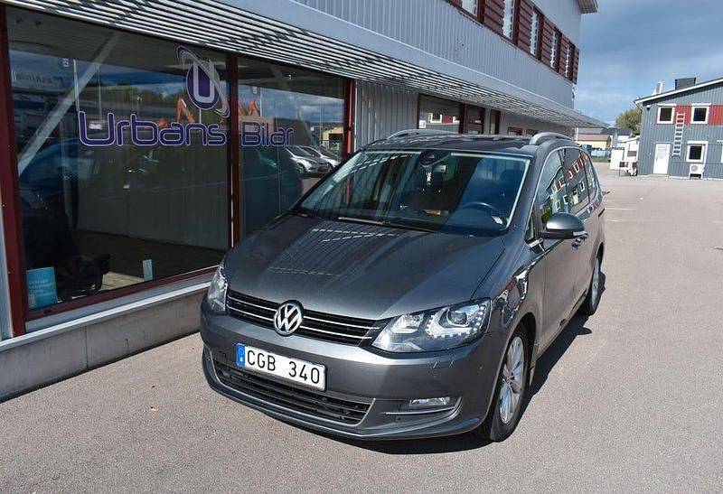 Grå Begagnad 2012 VW Sharan GT Minibuss | 174 900 kr (Dyr) - Bild 1/4