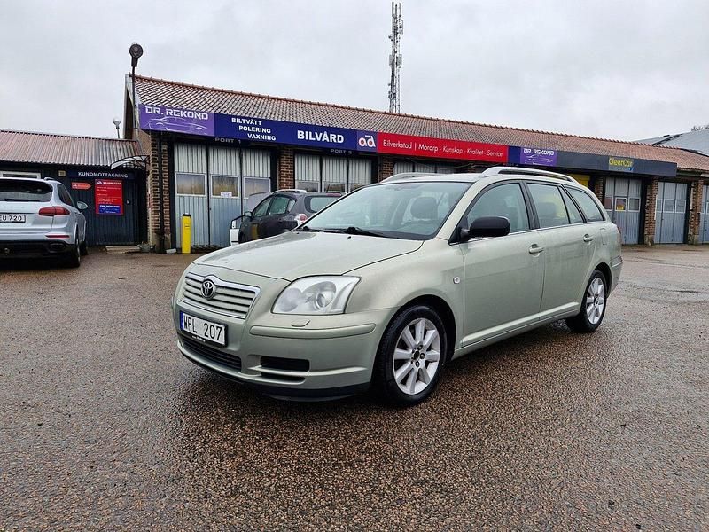 Ljusgrön Begagnad 2004 Toyota Avensis Kombi | 47 500 kr (Lite dyr) - Bild 1/4