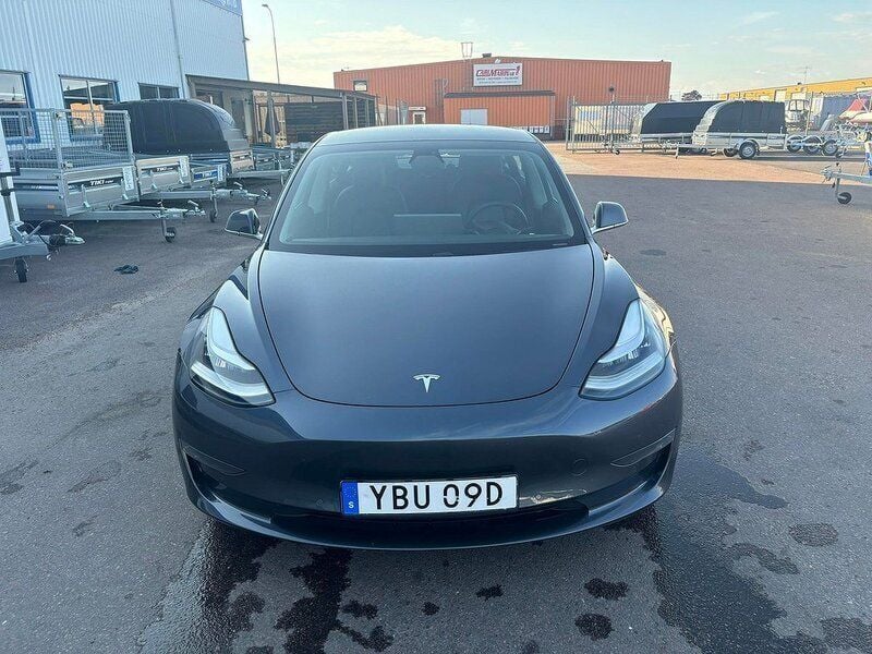 Begagnad Tesla Model 3 Long Range AWD 366 kW (498 HK) 2019 Grå Sedan