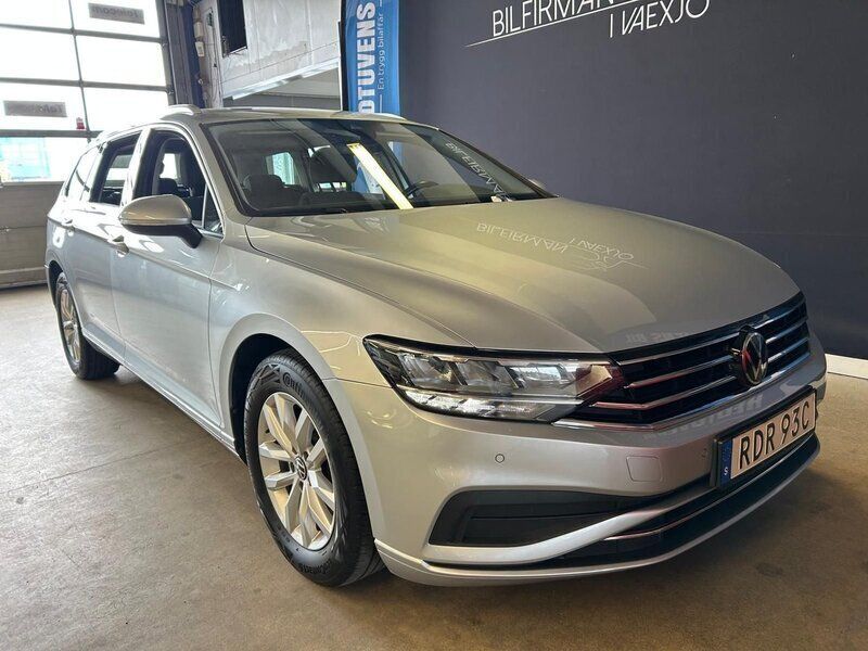Silver Begagnad 2022 VW Passat Edition Kombi | 289 000 kr - Bild 1/4