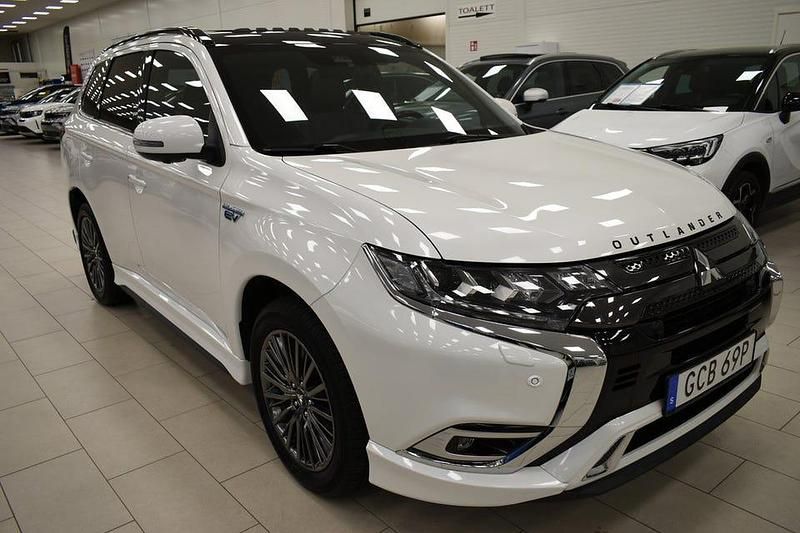 Begagnad Mitsubishi Outlander 135 HK (99 kW) 2020 Vit SUV