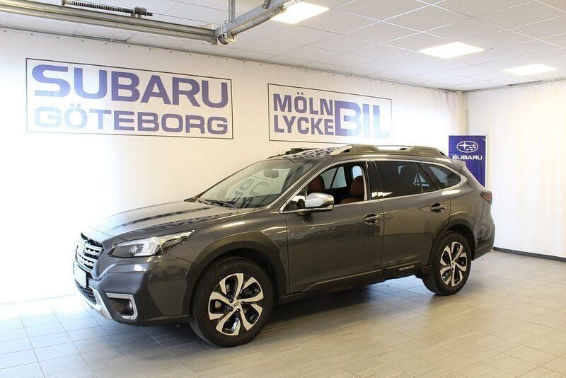 Grå Begagnad 2022 Subaru Outback SUV | 369 900 kr (Marknadspris) - Bild 1/4