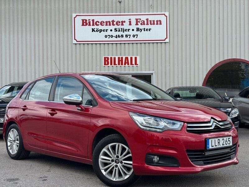 Röd Begagnad 2016 Citroën C4 Halvkombi | 79 900 kr (Marknadspris) - Bild 1/4