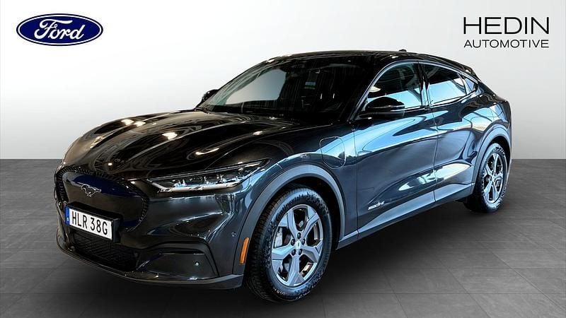 Grå (grey) Begagnad 2022 Ford Mustang Mach-E Standard Range SUV | 339 000 kr (Bra pris) - Bild 1/4