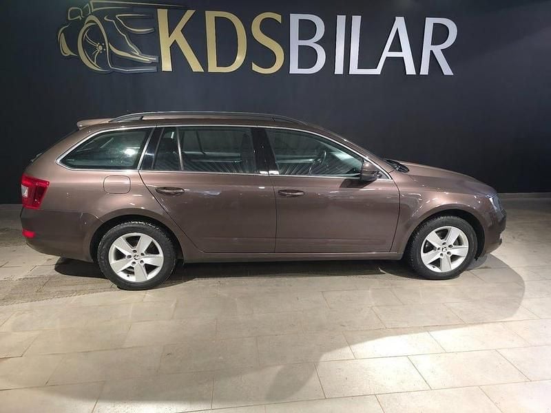 Begagnad Skoda Octavia Ambition 150 HK (110 kW) 2016 Mörkbrun Halvkombi