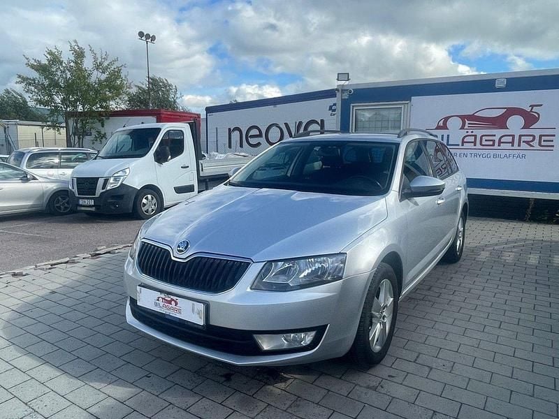 Silver Begagnad 2016 Skoda Octavia Style Kombi | 69 900 kr (Marknadspris) - Bild 1/4