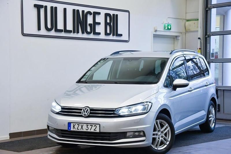 Silver Begagnad 2015 VW Touran Minibuss | 139 800 kr (Marknadspris) - Bild 1/4