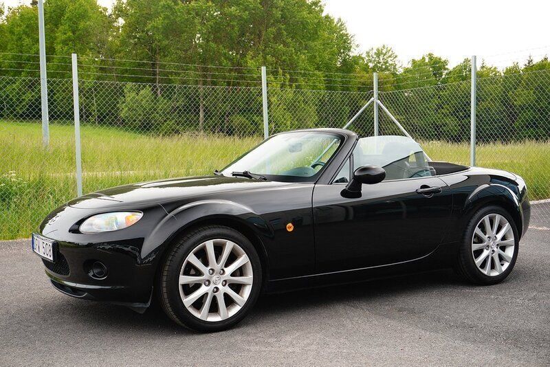 Svart Begagnad 2006 Mazda MX5 Cab | 109 900 kr (Marknadspris) - Bild 1/4