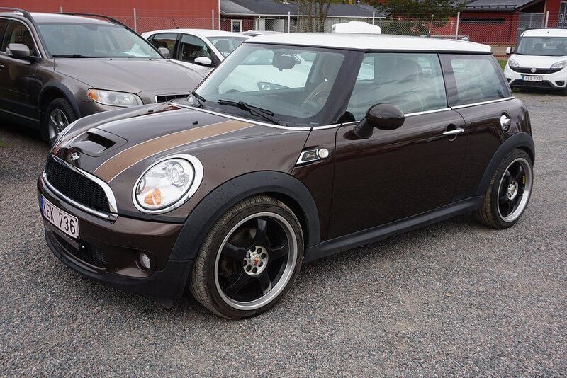Brun Begagnad 2009 Mini Cooper S Halvkombi | 74 900 kr (Dyr) - Bild 1/4