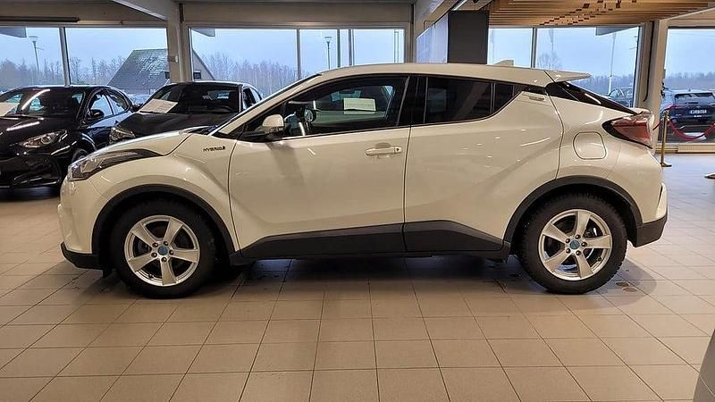 Begagnad Toyota C-HR Edition 124 HK (91 kW) 2018 Vit SUV