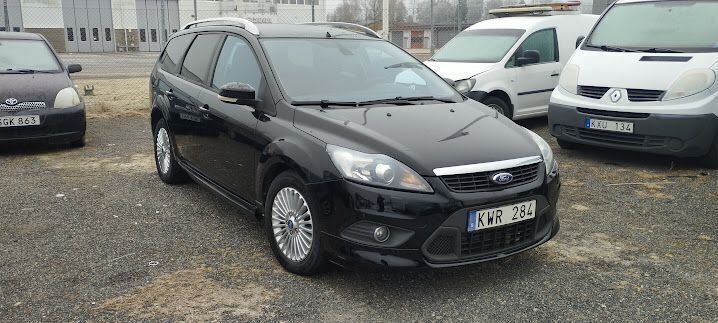 Svart Begagnad 2011 Ford Focus Titanium Kombi | 39 900 kr (Marknadspris) - Bild 1/4