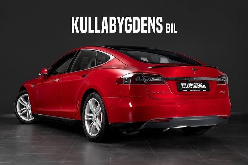 Begagnad Tesla Model S 375 kW (511 HK) 2015 Röd Halvkombi