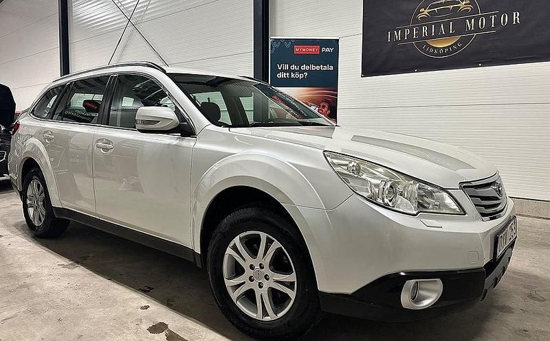 Begagnad Subaru Outback 167 HK (122 kW) 2010 Vit Kombi