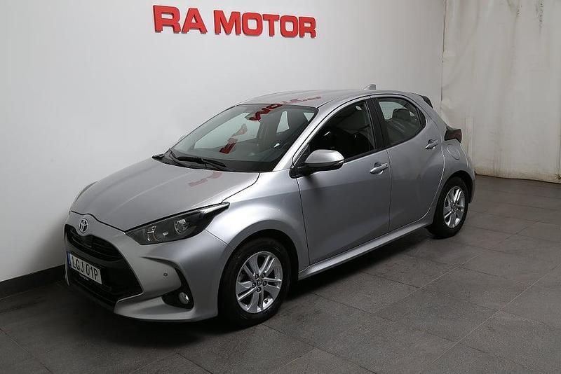 Begagnad Toyota Yaris 2023 Silver Halvkombi