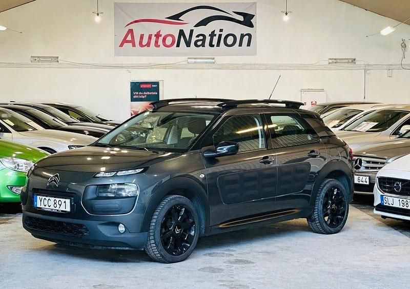 Grå Begagnad 2016 Citroën C4 Cactus PureTech Halvkombi | 69 900 kr (Marknadspris) - Bild 1/4