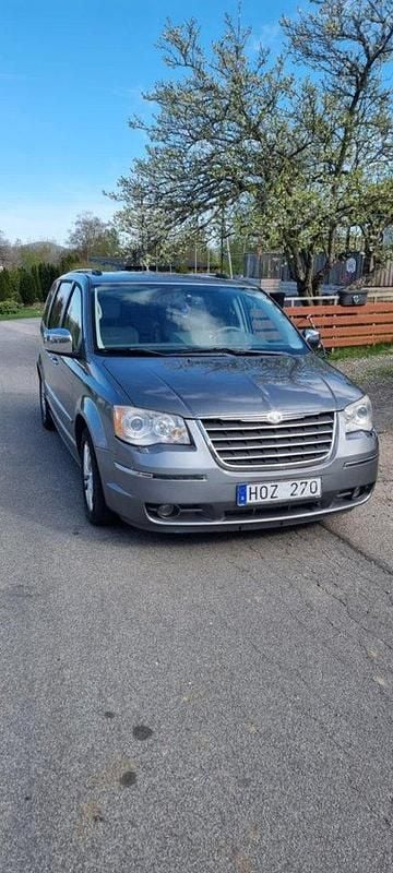 Grå Begagnad 2008 Chrysler Grand Voyager Minibuss | 59 000 kr (Marknadspris) - Bild 1/4