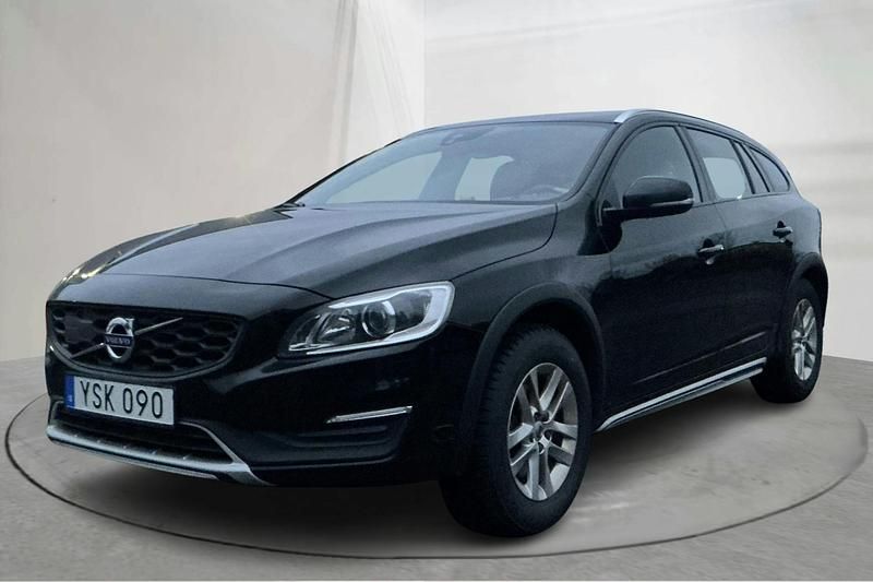 Svart Begagnad 2018 Volvo V60 CC Standard Kombi | 220 000 kr (Marknadspris) - Bild 1/4