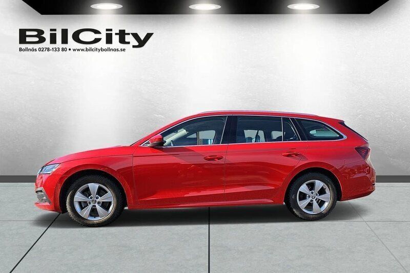 Röd Begagnad 2021 Skoda Octavia Kombi | 219 000 kr (Marknadspris) - Bild 1/4