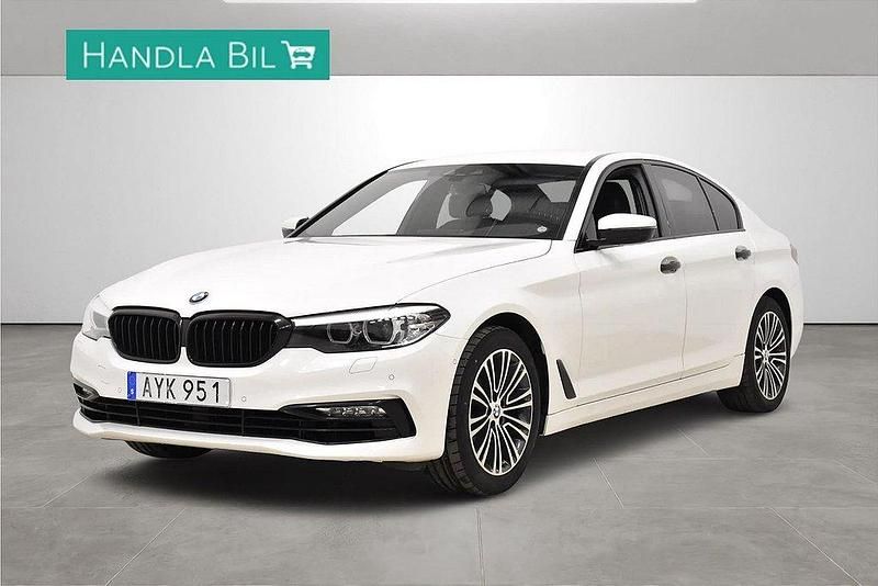 Vit Begagnad 2017 BMW 520 Sport Line Sedan | 274 900 kr (Marknadspris) - Bild 1/4
