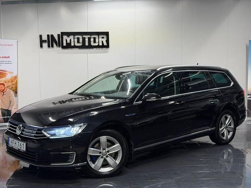 Svart Begagnad 2016 VW Passat GTE Kombi | 169 900 kr (Lite dyr) - Bild 1/4