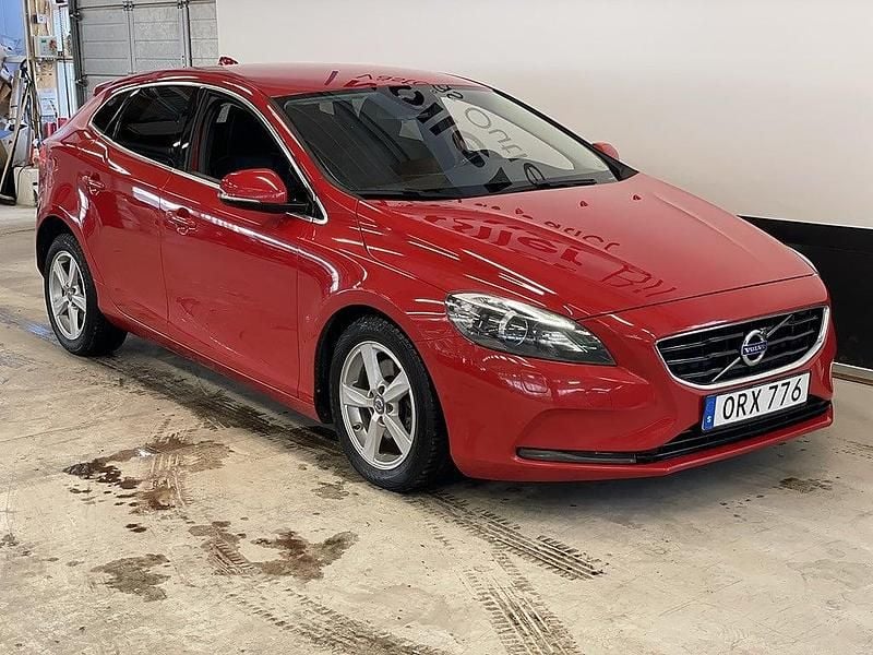 Begagnad Volvo V40 114 HK (83 kW) 2015 Röd