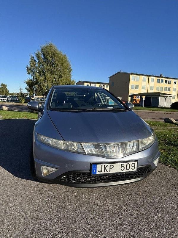 Blå Begagnad 2008 Honda Civic Sport Halvkombi | 39 000 kr (Bra pris) - Bild 1/4
