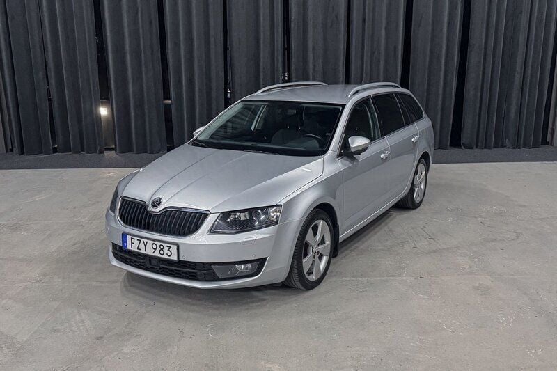 Silver Begagnad 2016 Skoda Octavia Kombi | 129 900 kr (Lite dyr) - Bild 1/4