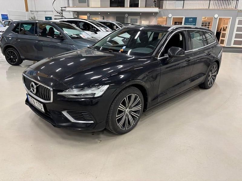Svart Begagnad 2021 Volvo V60 Inscription Kombi | 279 000 kr - Bild 1/3