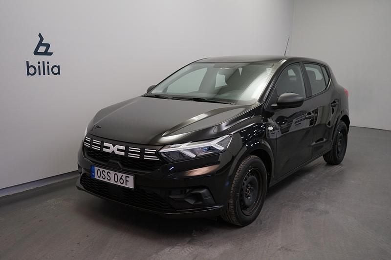 Svart Begagnad 2022 Dacia Sandero Essentiel Halvkombi | 134 500 kr (Marknadspris) - Bild 1/3