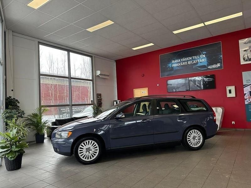 Begagnad Volvo V50 170 HK (125 kW) 2004 Lila Kombi