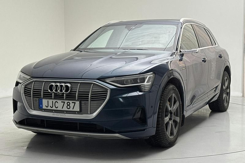 Blå Begagnad 2020 Audi e-tron Advanced SUV | 240 000 kr - Bild 1/4