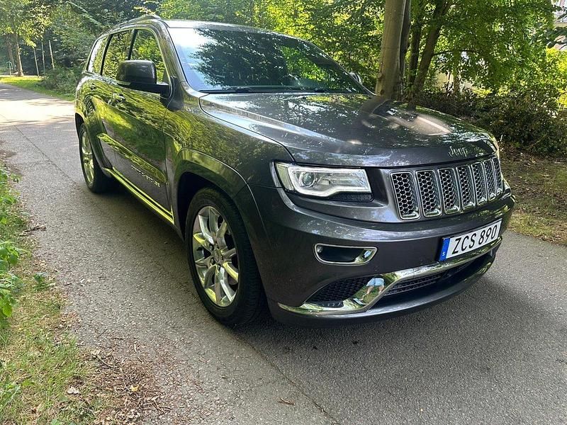 Grå Begagnad 2016 Jeep Grand Cherokee Summit SUV | 295 000 kr - Bild 1/4