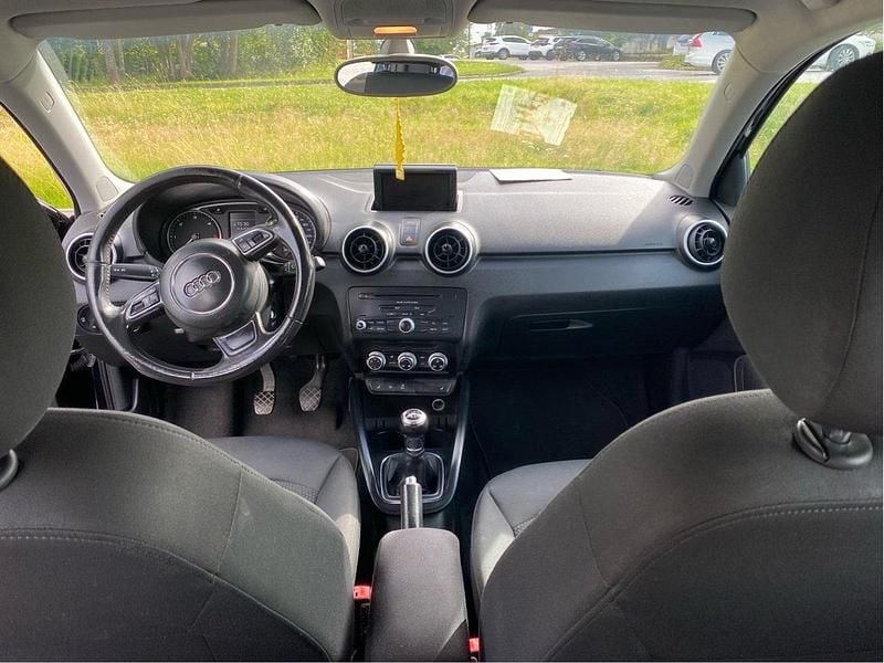 Svart Begagnad 2014 Audi A1 Sportback Sport Halvkombi | 69 900 kr (Superpris) - Bild 1/4