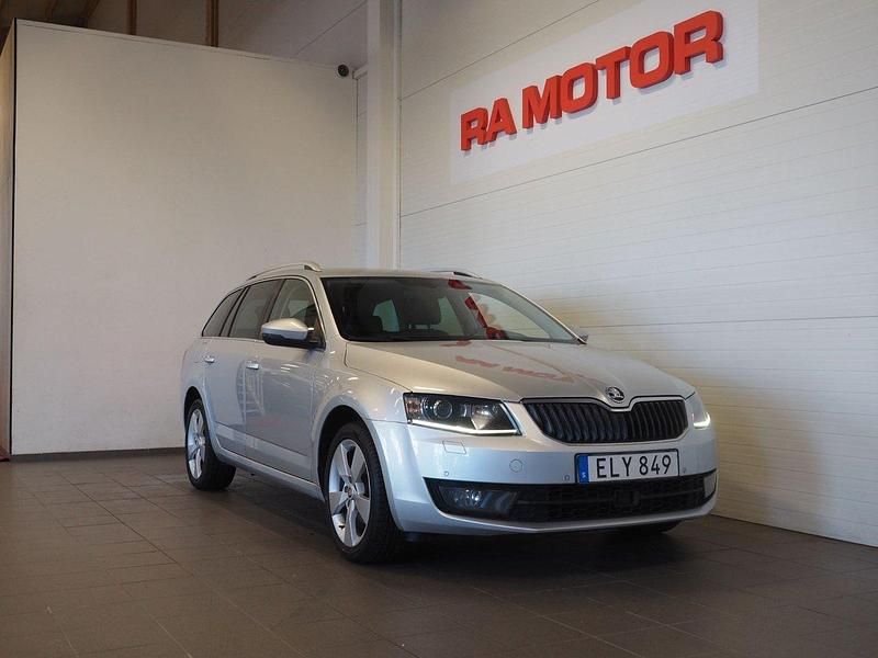 Silver Begagnad 2016 Skoda Octavia Kombi | 129 900 kr (Marknadspris) - Bild 1/3