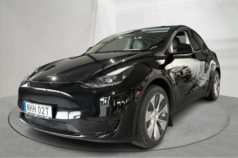 Svart Begagnad 2023 Tesla Model Y Standard Range SUV | 359 000 kr (Bra pris) - Bild 1/4